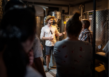 Załaduj obraz do przeglądarki galerii, Voucher na zwiedzanie winnicy z degustacją win, serów i wędlin - dla 4 osób