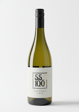 Załaduj obraz do przeglądarki galerii, Polskie wino białe półwytrawne Muscaris 2024
