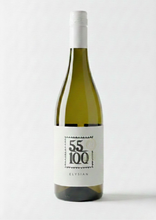 Załaduj obraz do przeglądarki galerii, Polskie wino białe półwytrawne Elysian 2024
